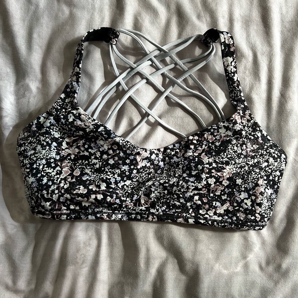 Lululemon Free to Be Bra